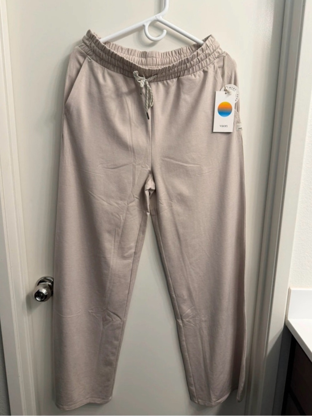 Vuori halo essential wide leg pant
